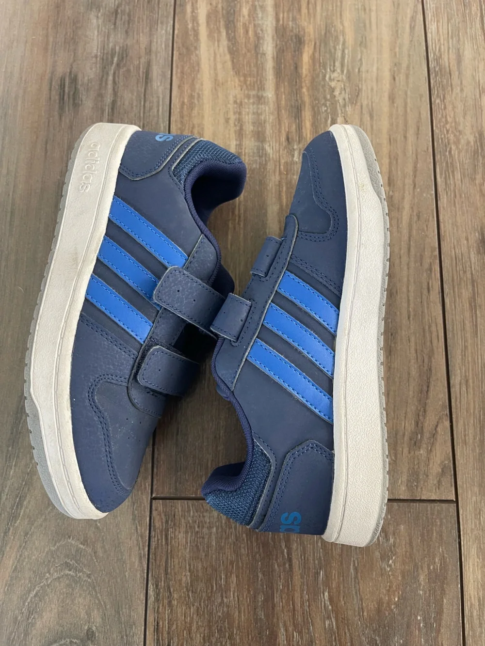 Adidas Hoops 2.0 CMF I, Boys sneakers Navy blue Size US 2.5 (Eur 34) Barely worn